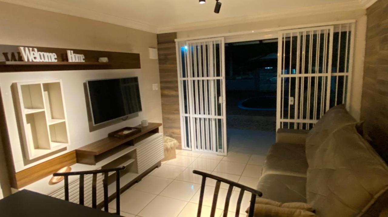 פנייה Casa De Praia Top! Beto Carrero, 500M Do Parque, Com Piscina E Sinuca, 1 Suite E 2 Quartos, 3Bwc, A 300M Da Praia, Churrasqueira E Estacionamento Privado מראה חיצוני תמונה