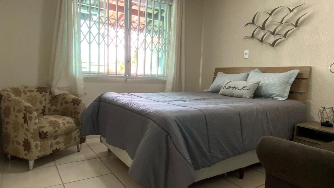 פנייה Casa De Praia Top! Beto Carrero, 500M Do Parque, Com Piscina E Sinuca, 1 Suite E 2 Quartos, 3Bwc, A 300M Da Praia, Churrasqueira E Estacionamento Privado מראה חיצוני תמונה